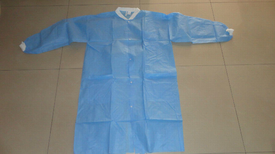 El Ppe protector de la ropa del aislamiento de los suministros médicos viste disponible para el hospital proveedor